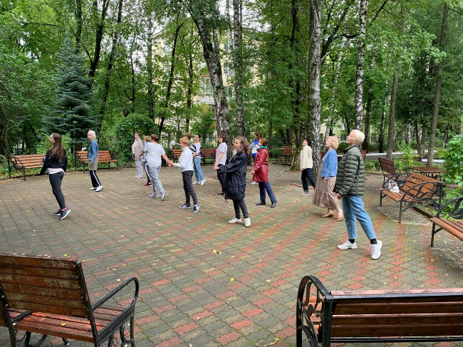 В Фили-Давыдкове проходят занятия по бальным танцам для участников «Московского долголетия»